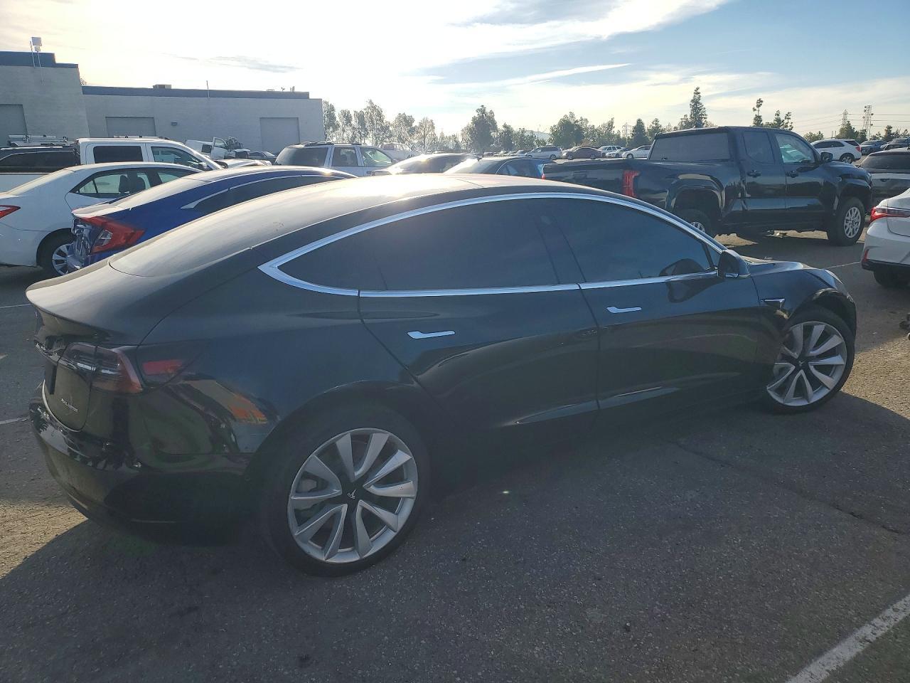 2018 TESLA MODEL 3