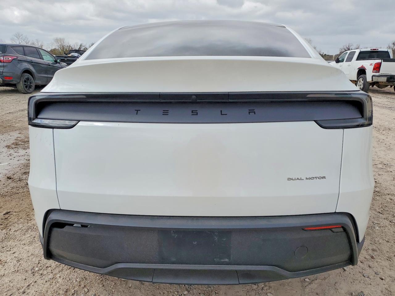 2026 TESLA MODEL Y