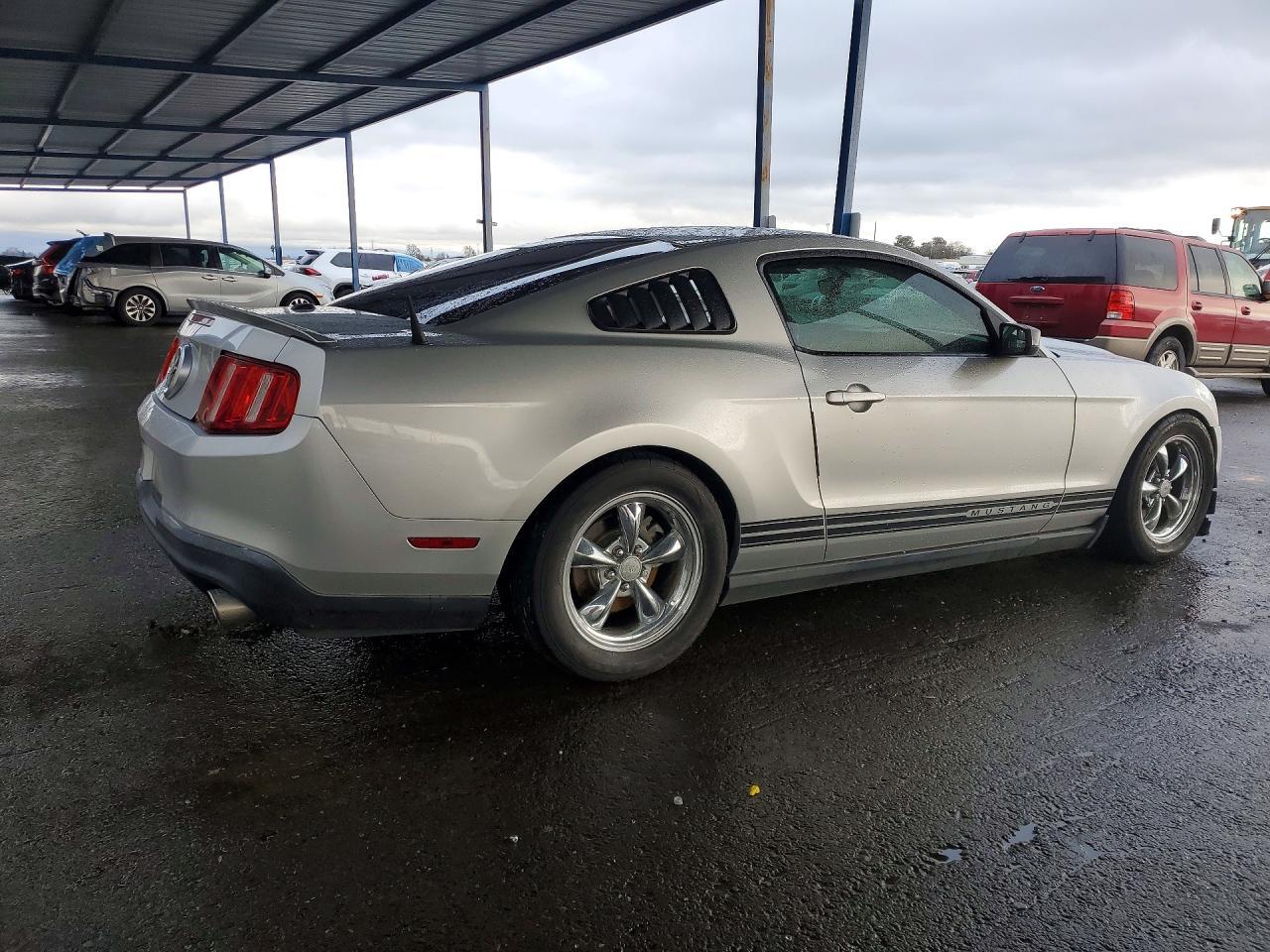2011 FORD MUSTANG