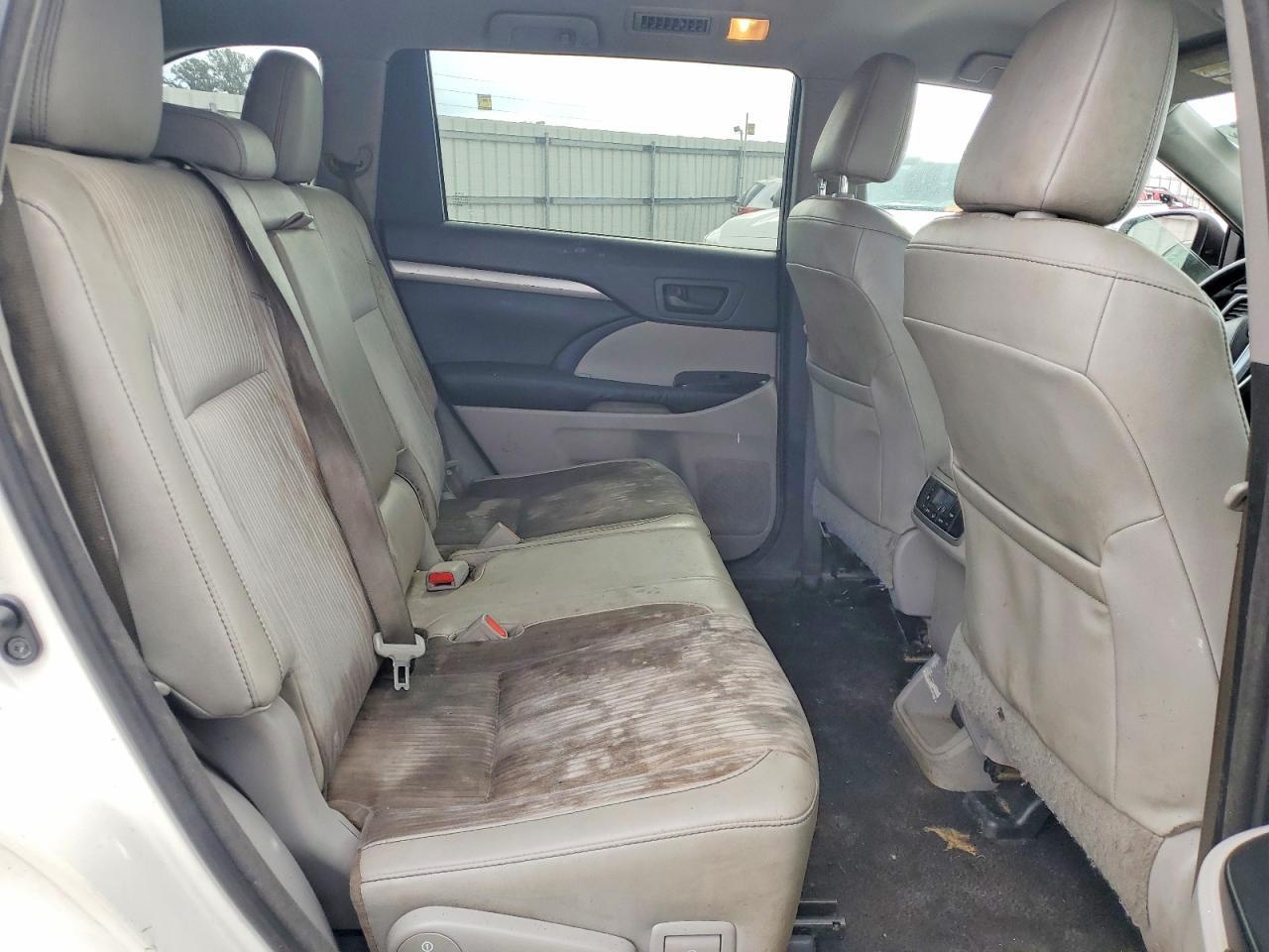 2016 TOYOTA HIGHLANDER