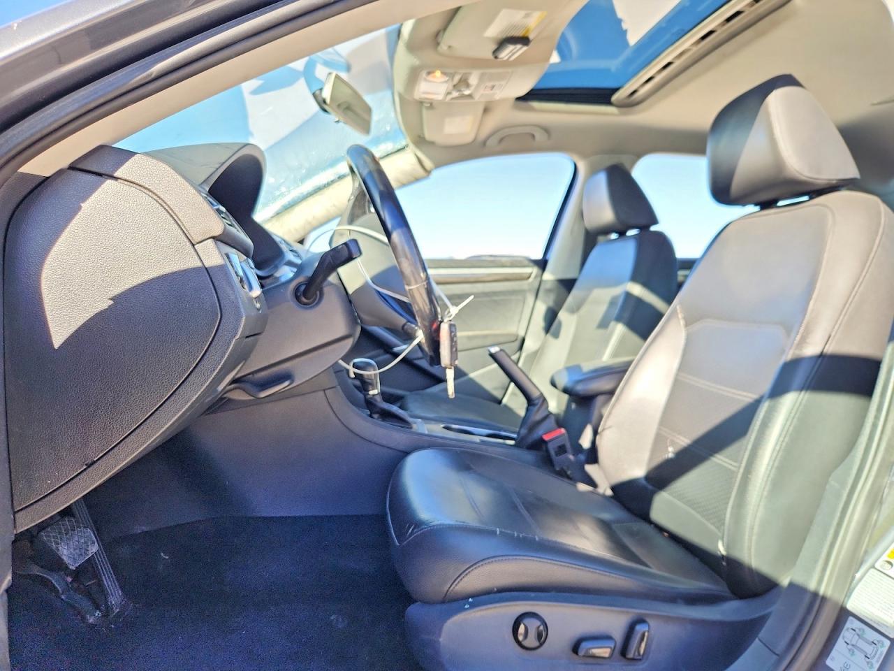 2017 VOLKSWAGEN Passat