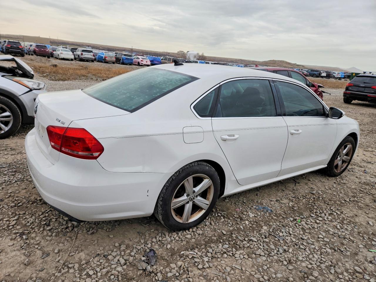 2012 VOLKSWAGEN Passat