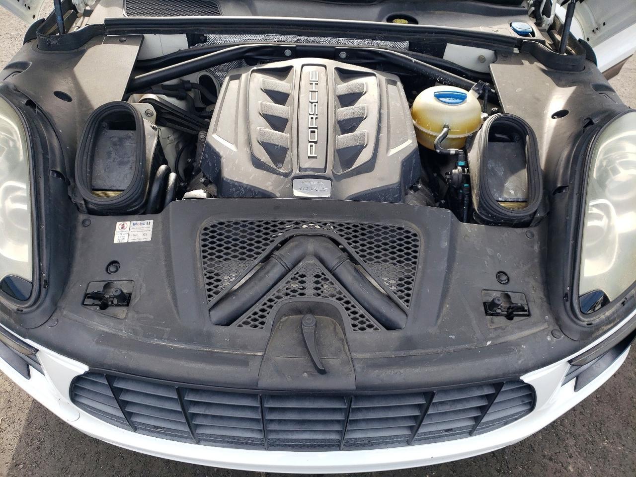 2015 PORSCHE Macan