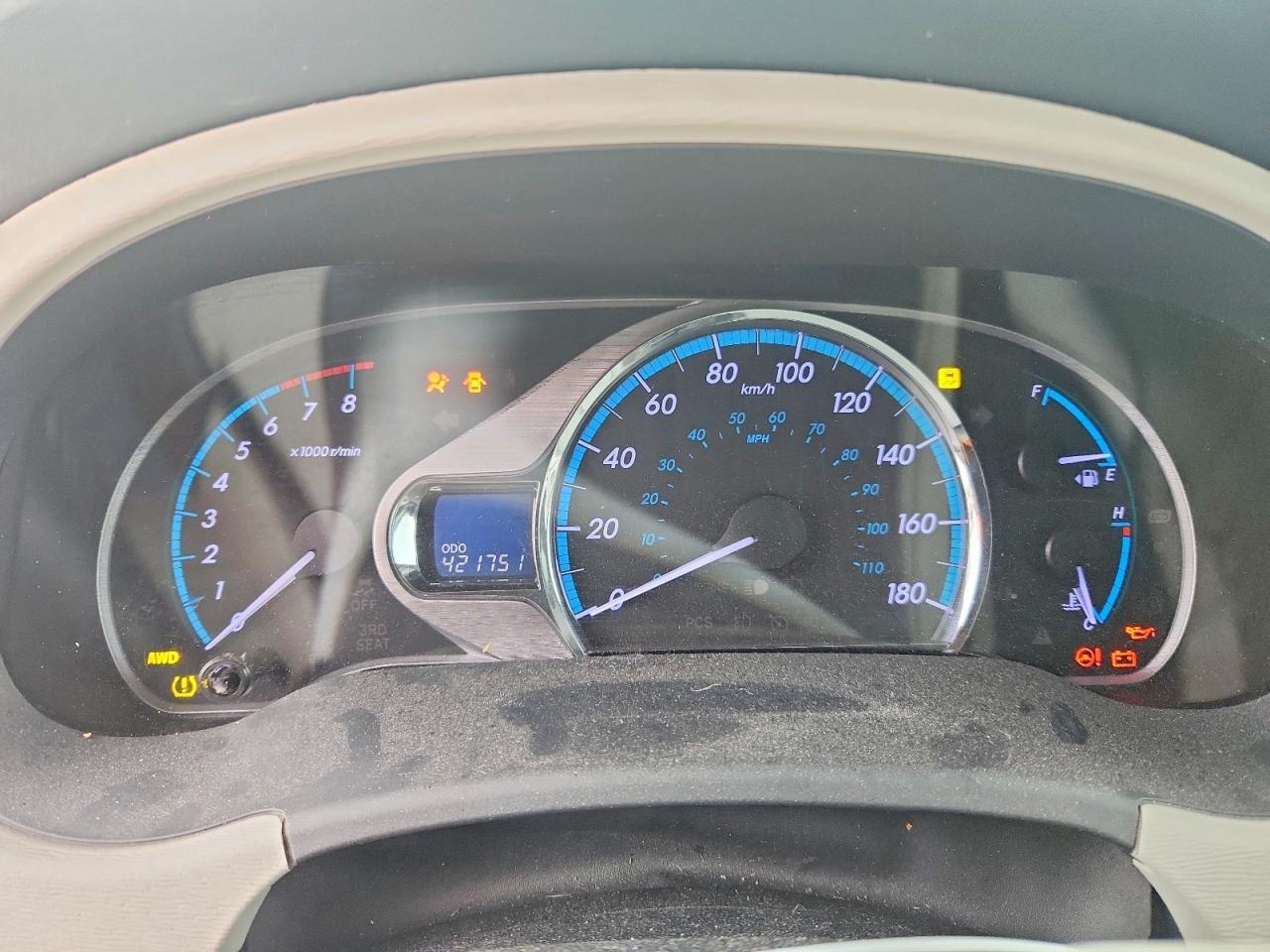 2011 TOYOTA SIENNA