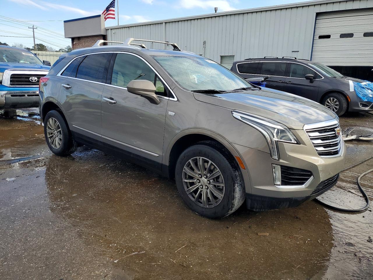 2017 CADILLAC XT5