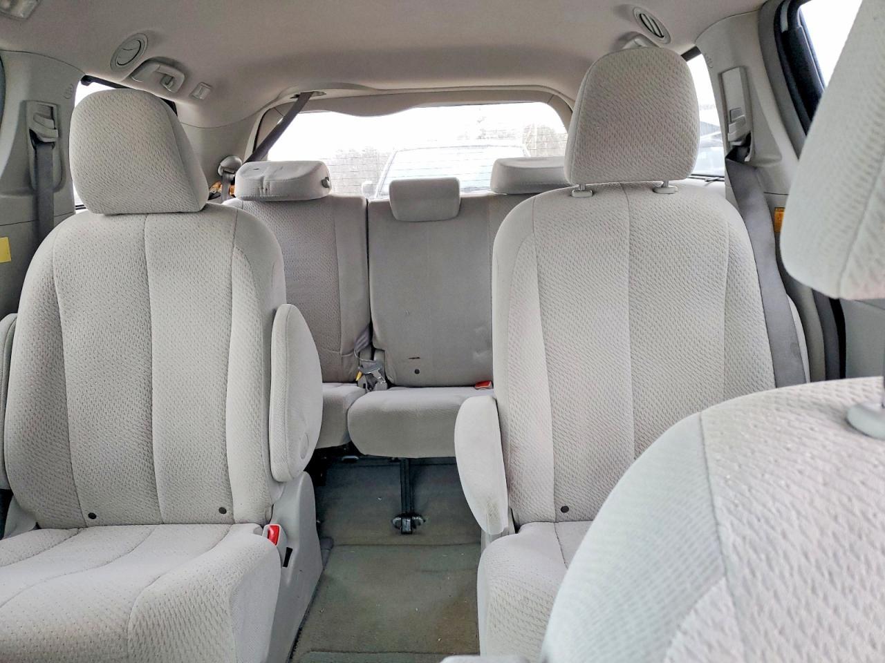 2012 TOYOTA SIENNA
