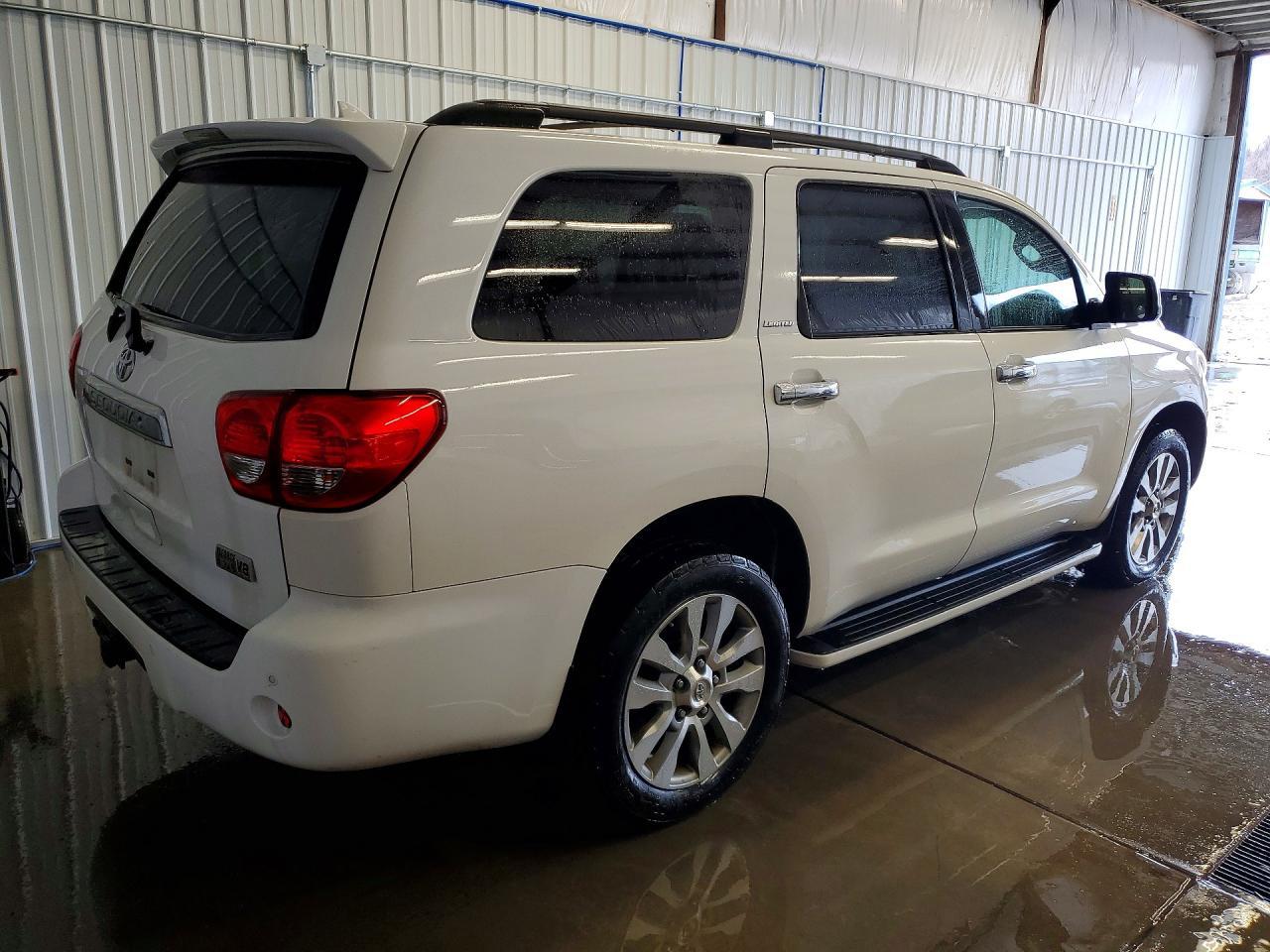 2011 TOYOTA Sequoia