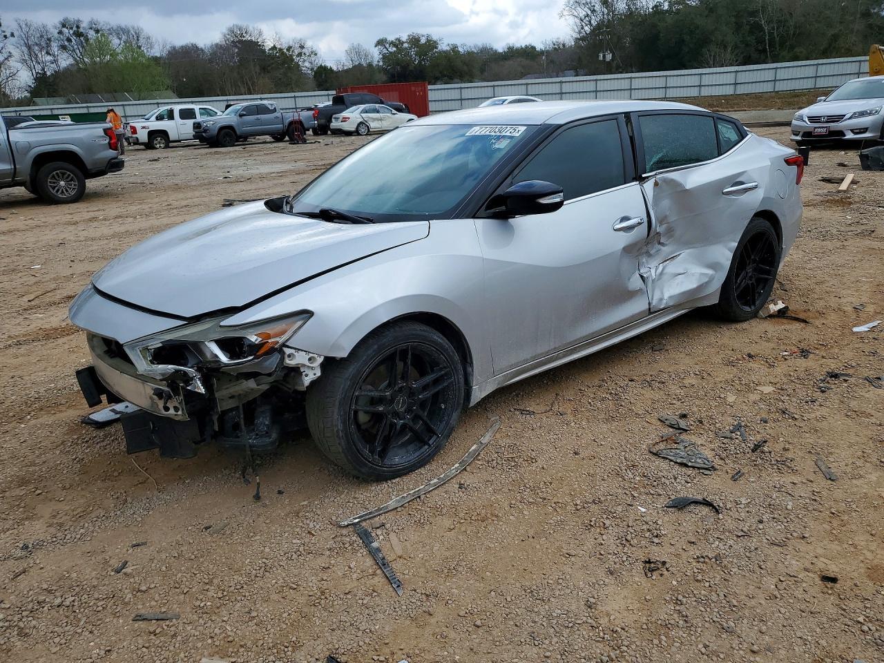 2017 NISSAN Maxima