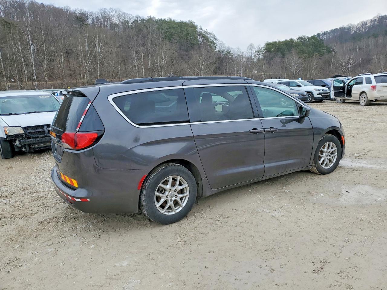 2021 CHRYSLER Voyager