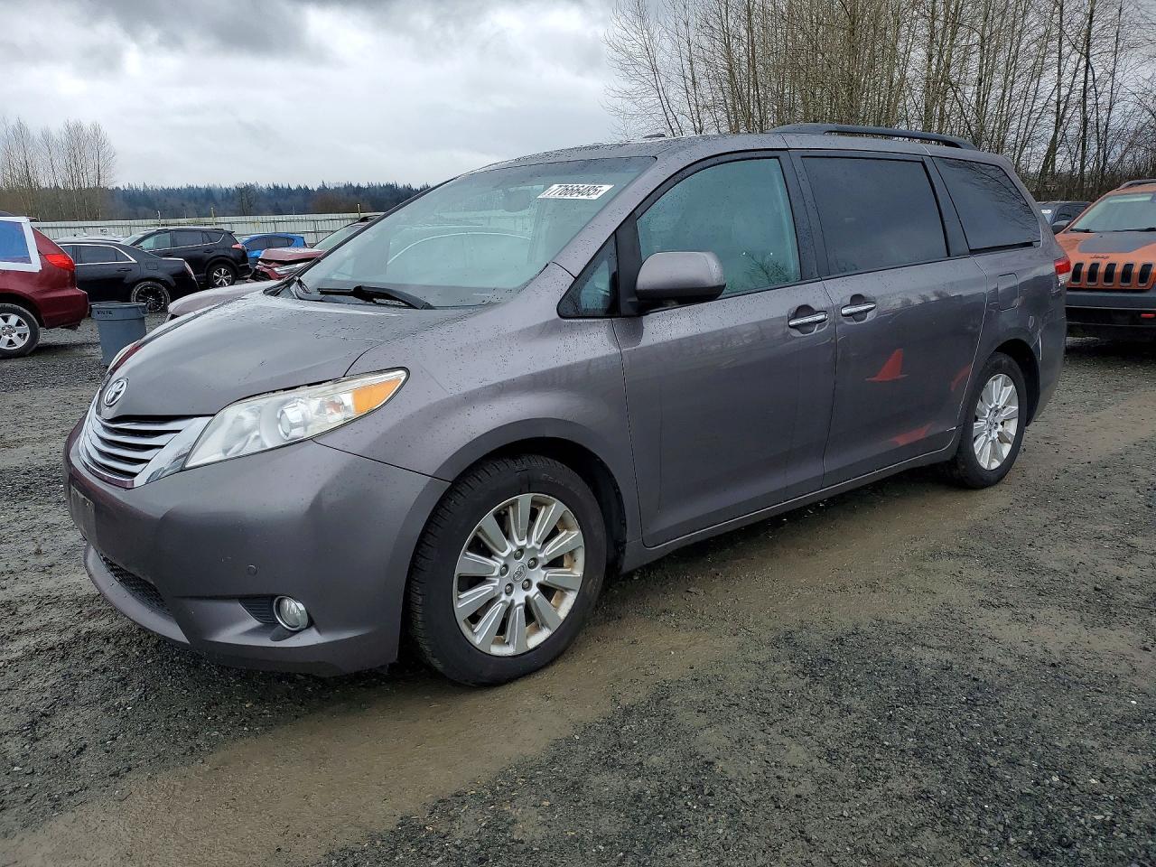2011 TOYOTA SIENNA