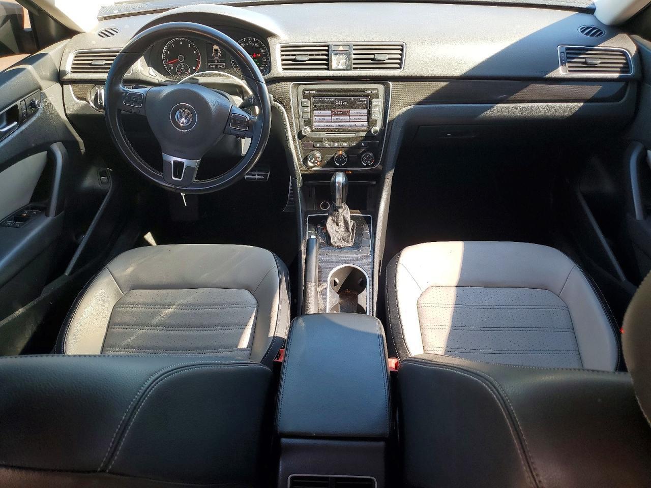 2014 VOLKSWAGEN Passat