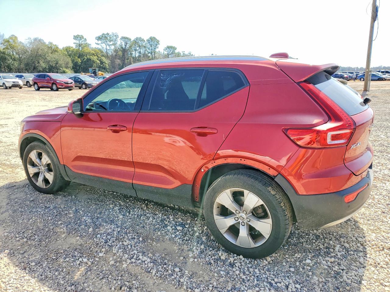 2020 VOLVO XC40