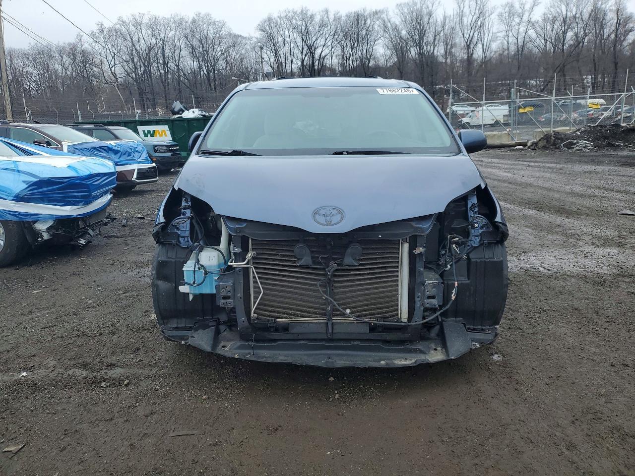 2015 TOYOTA SIENNA