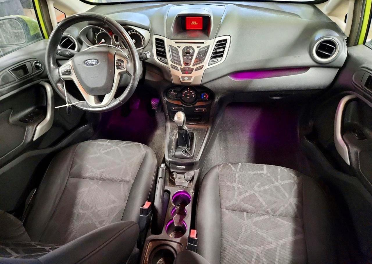 2011 FORD Fiesta