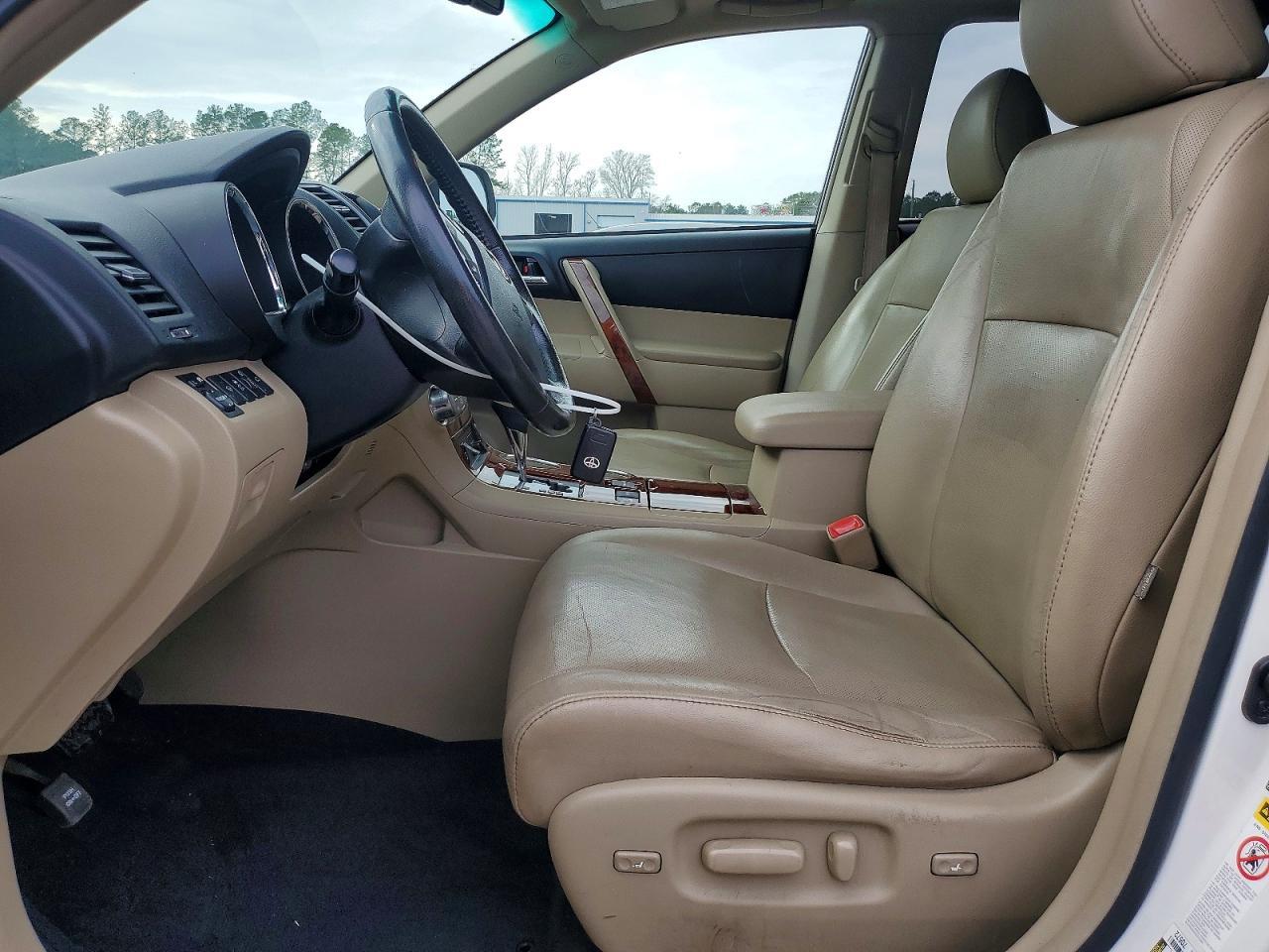2011 TOYOTA HIGHLANDER