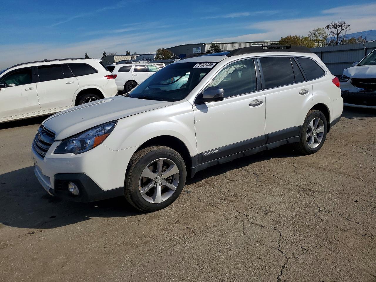 2013 SUBARU Outback