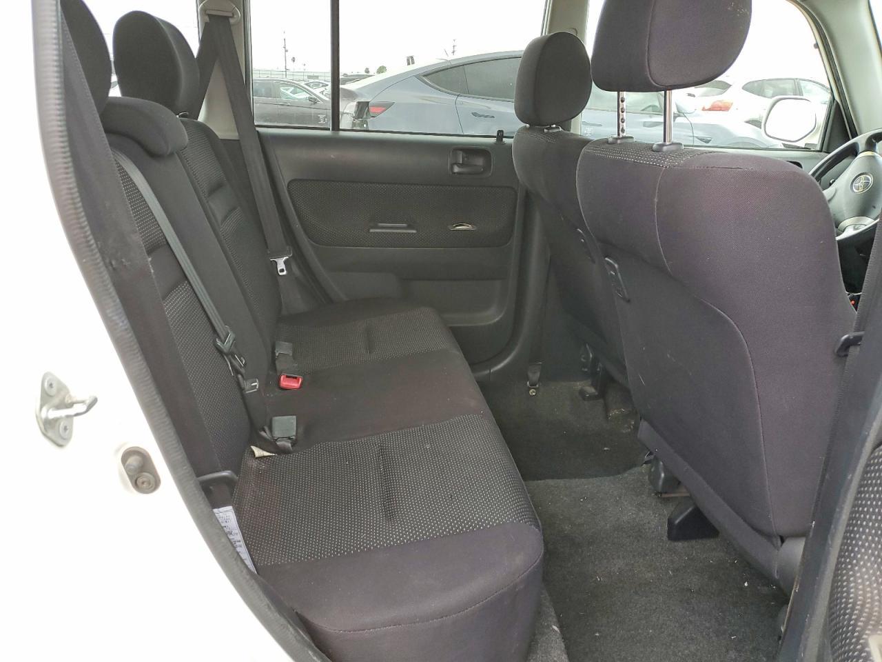 2004 TOYOTA SCION