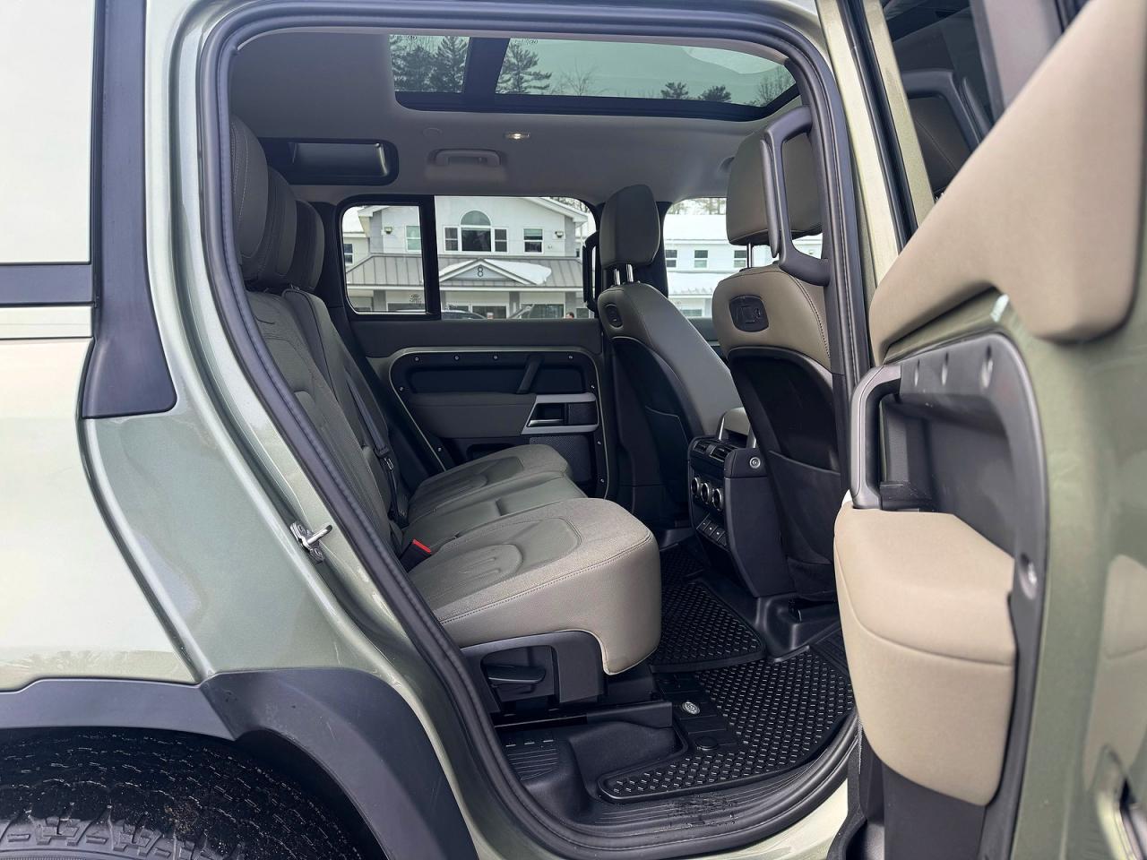 2020 LAND ROVER Defender