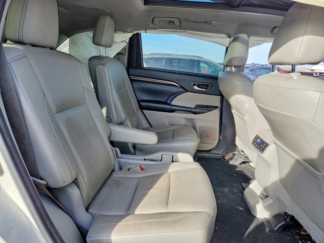 2015 TOYOTA HIGHLANDER