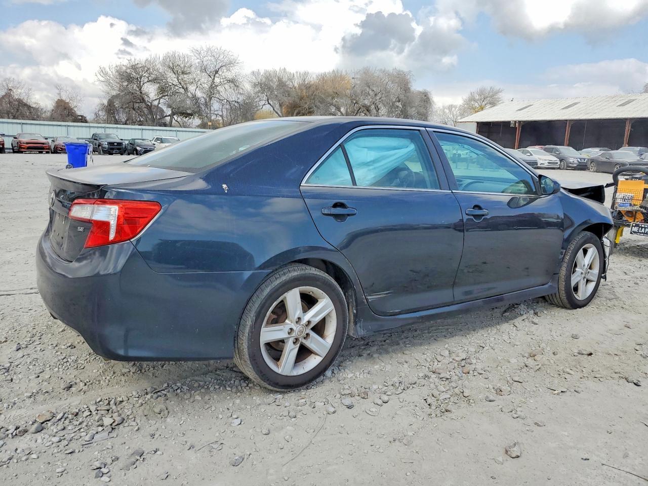2014 TOYOTA CAMRY