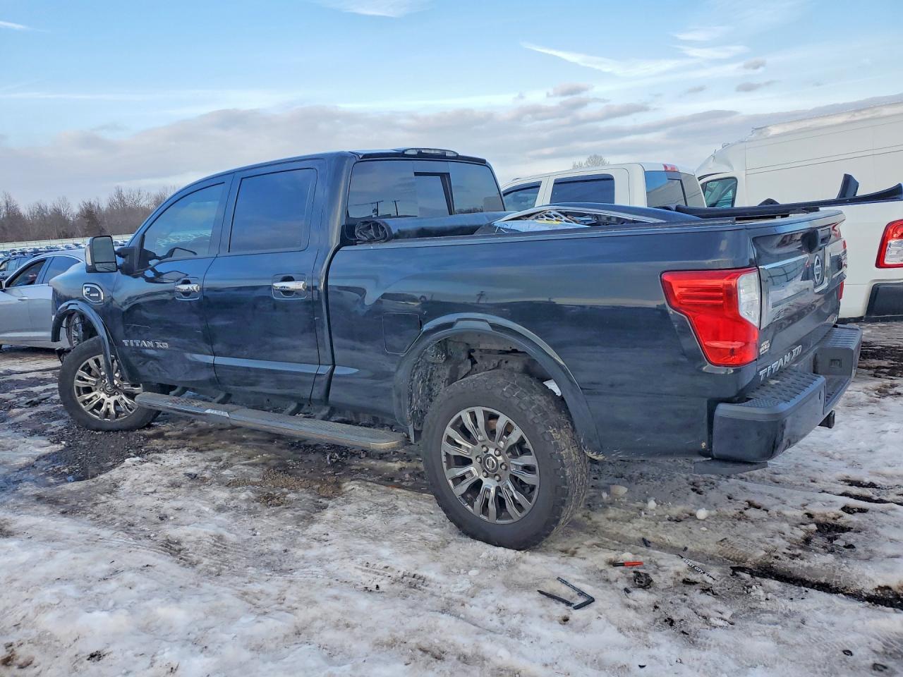 2016 NISSAN Titan