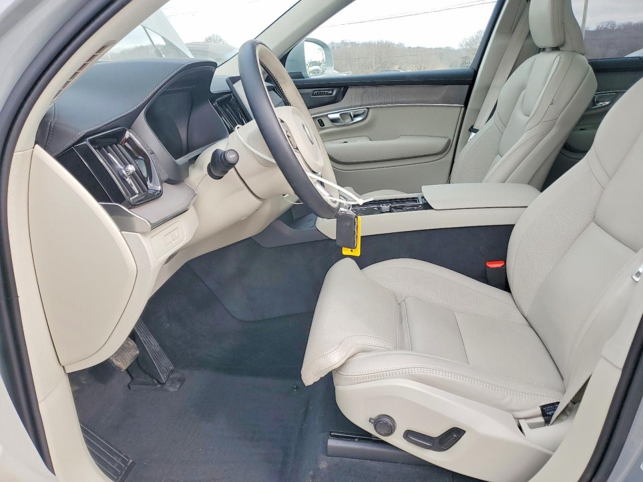 2025 VOLVO XC90