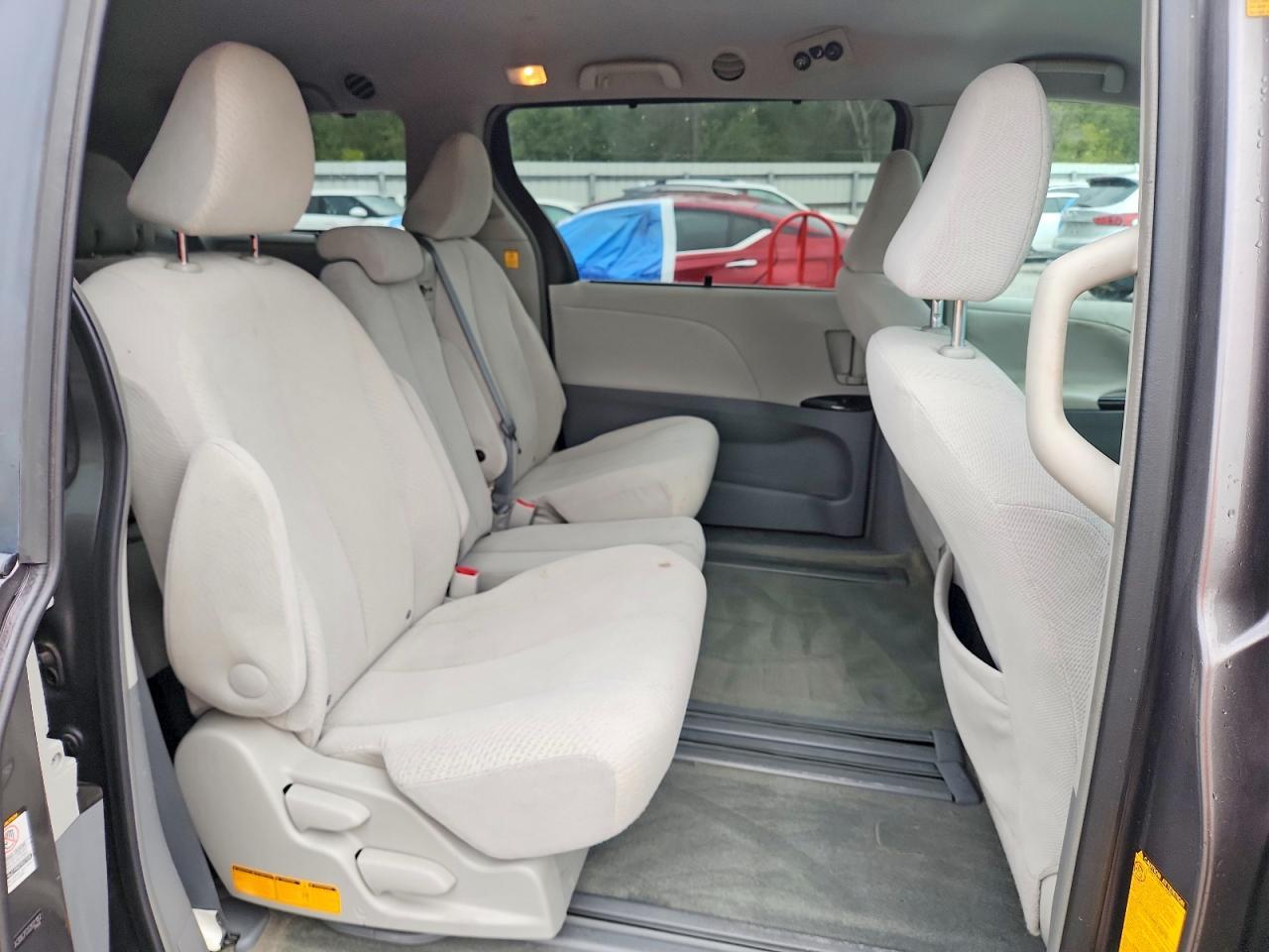 2012 TOYOTA SIENNA