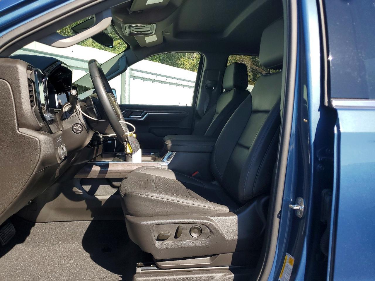 2024 CHEVROLET Silverado