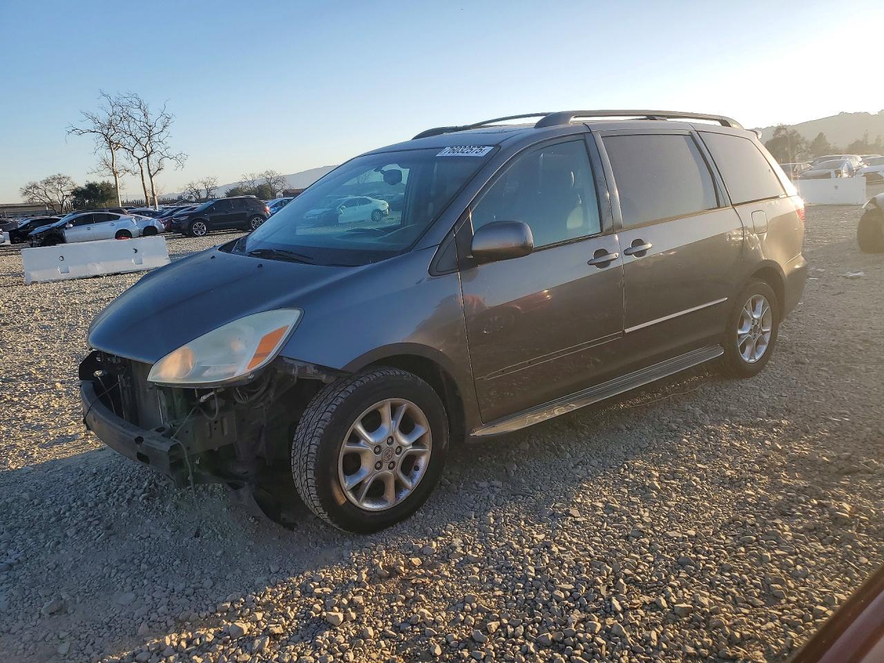 2005 TOYOTA SIENNA