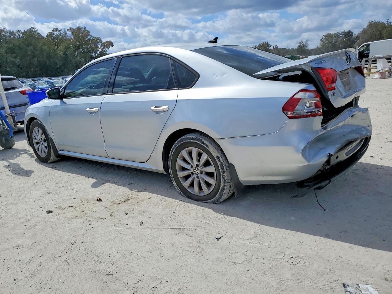 2014 VOLKSWAGEN Passat
