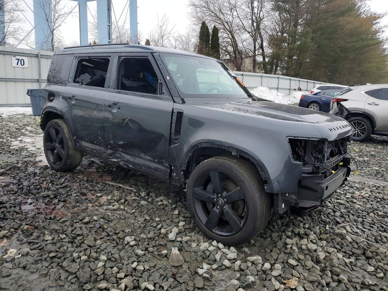 2025 LAND ROVER Defender