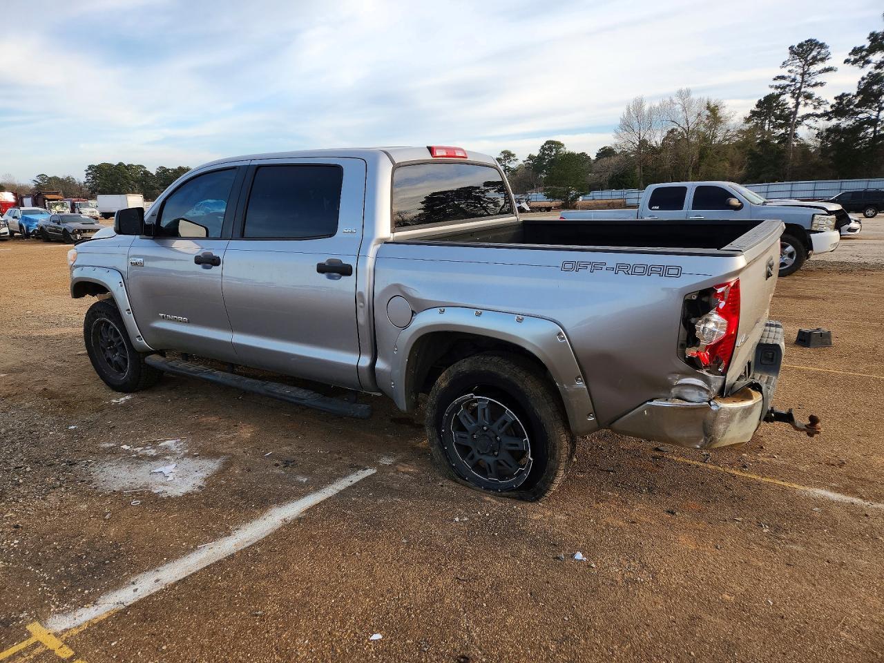 2015 TOYOTA TUNDRA