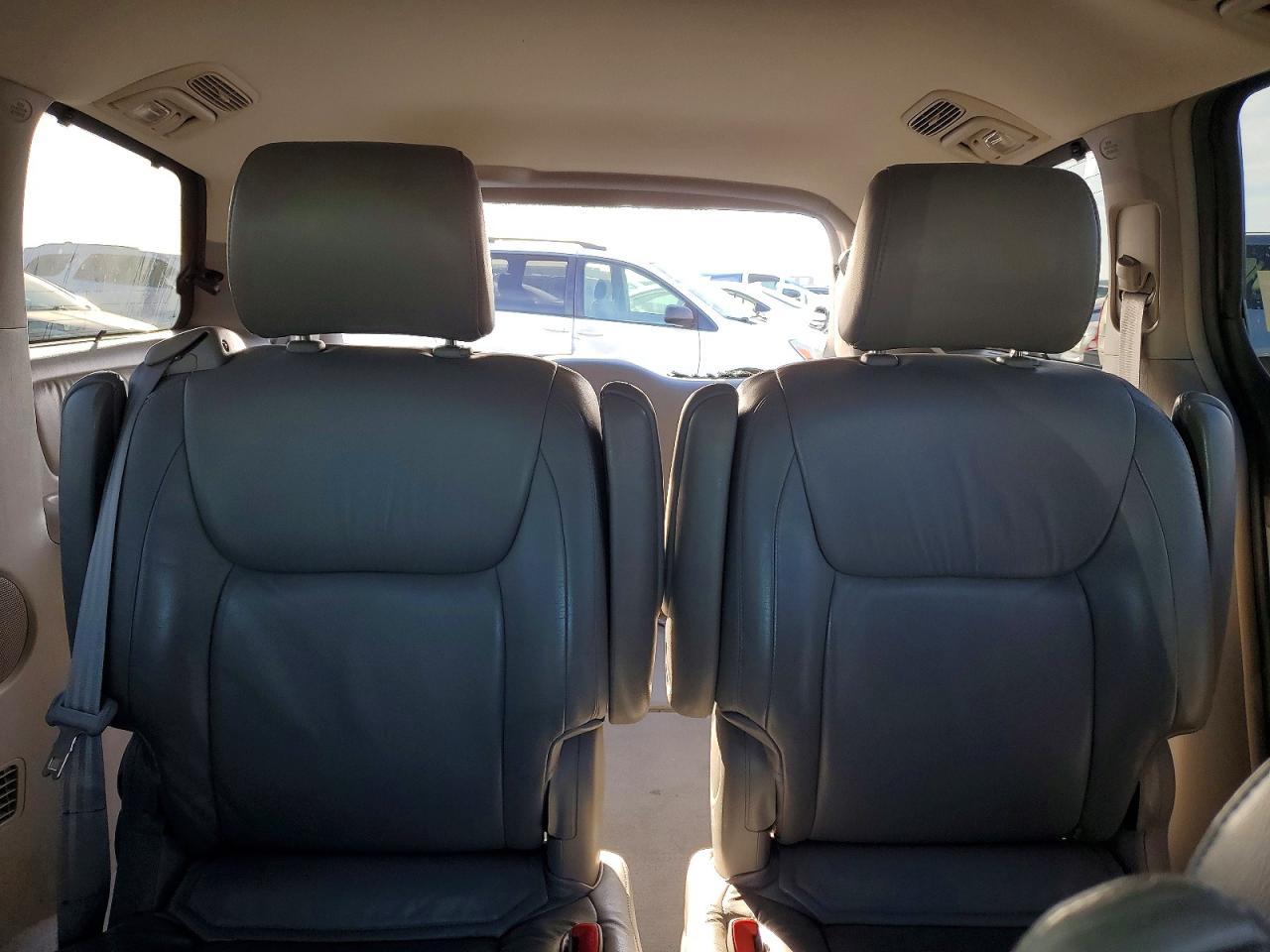 2004 TOYOTA SIENNA
