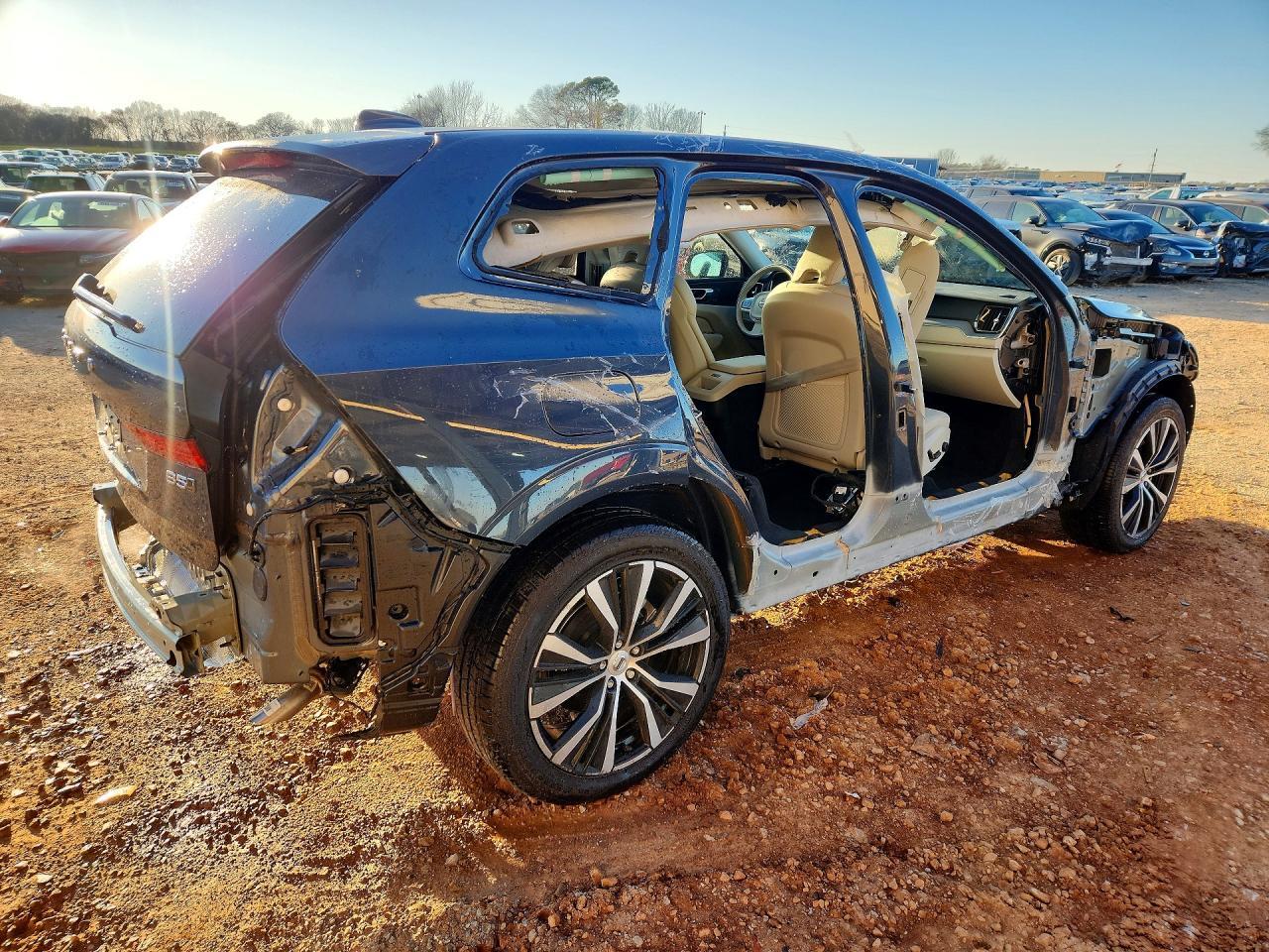 2025 VOLVO XC60