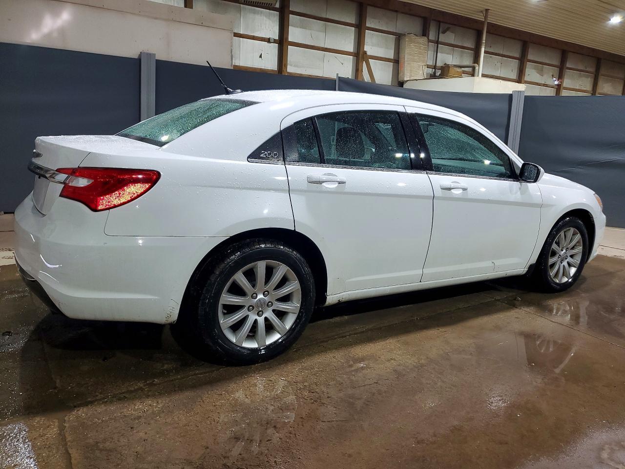 2013 CHRYSLER 200