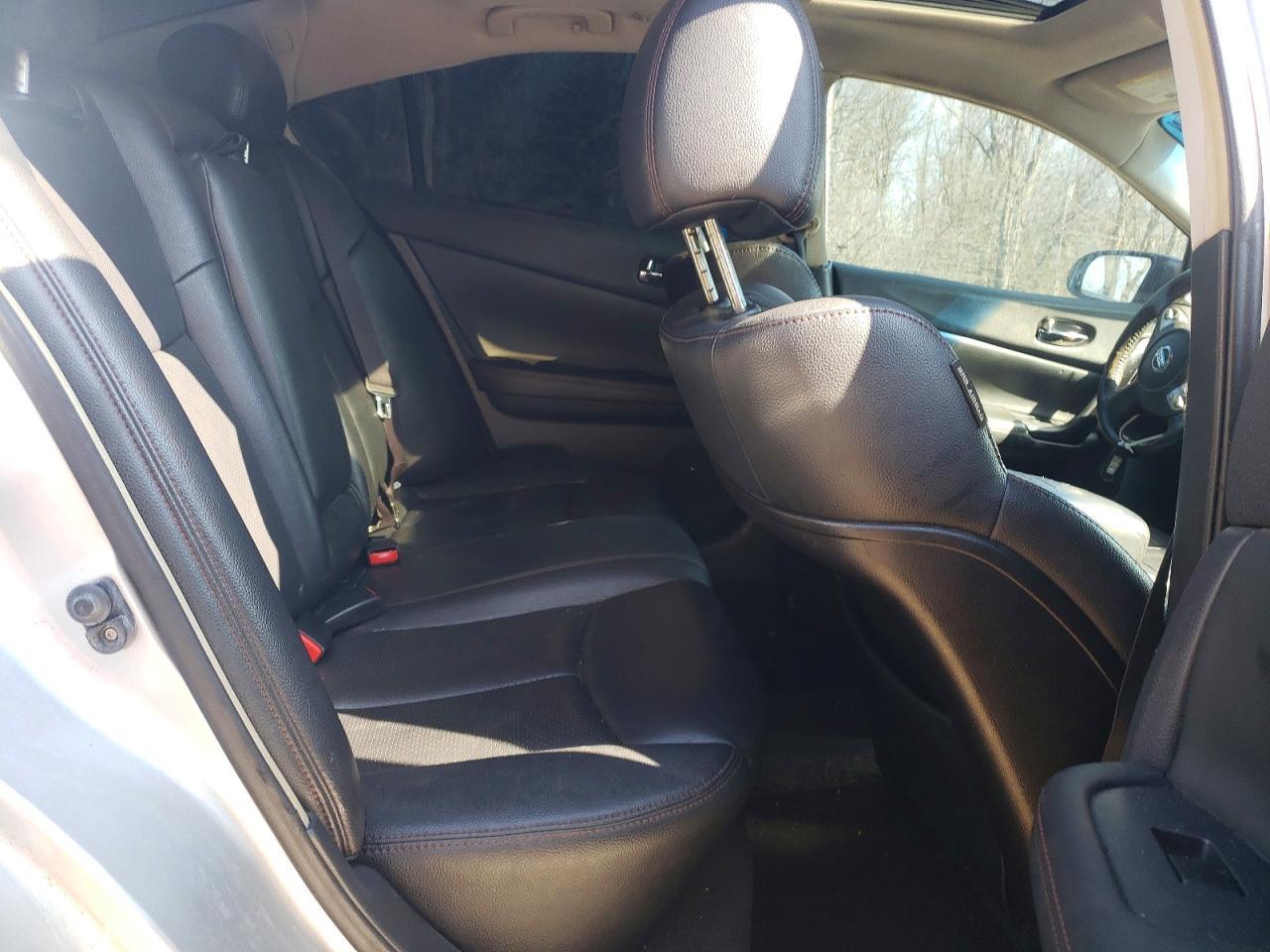 2010 NISSAN Maxima