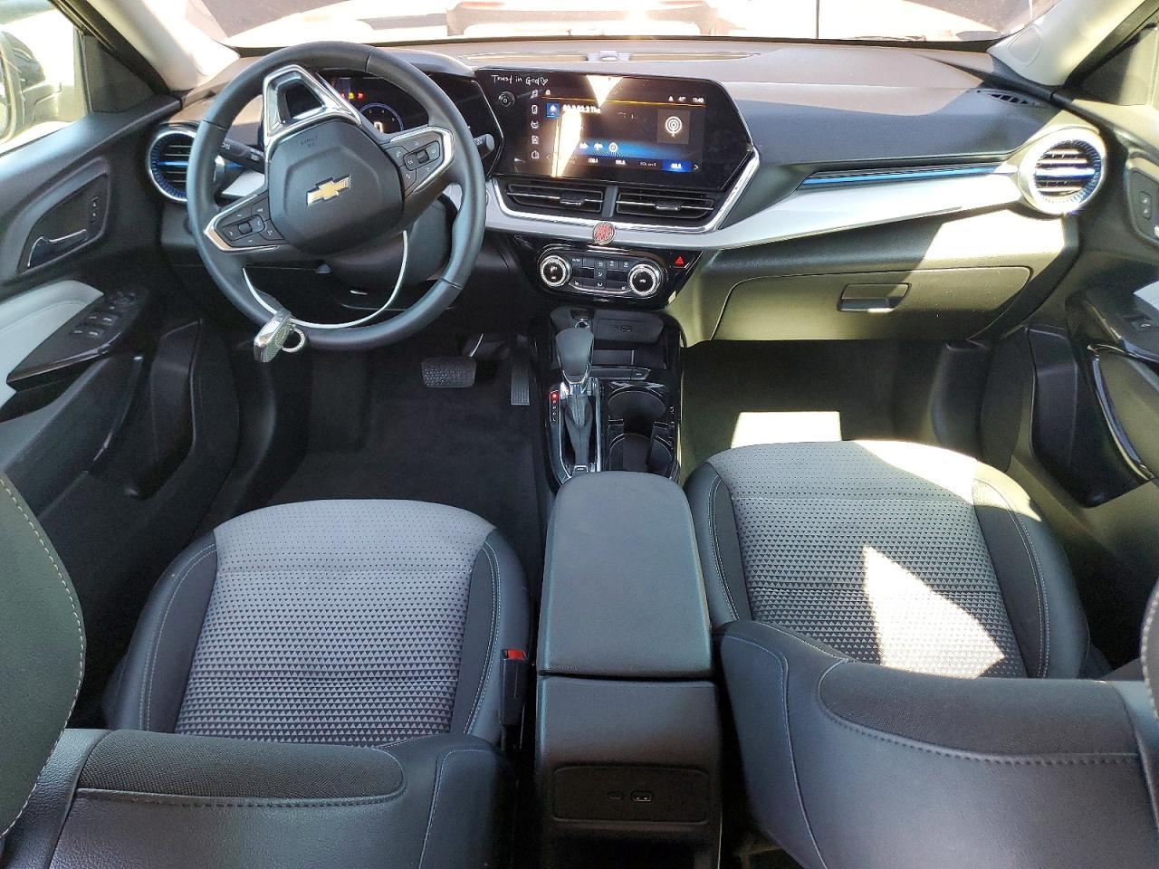 2025 CHEVROLET TRAX