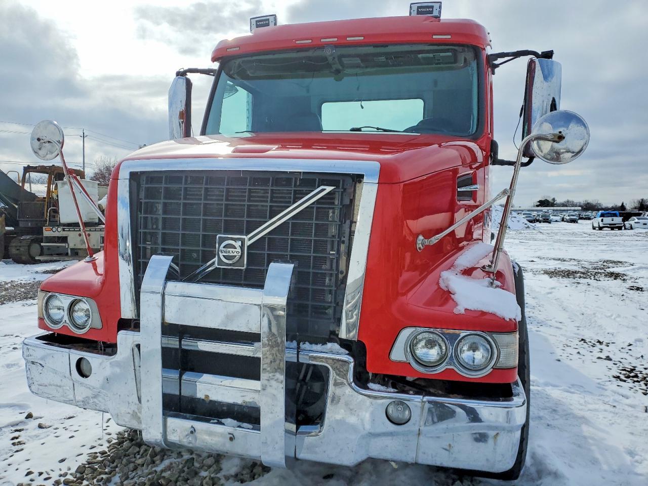 2015 VOLVO VHD