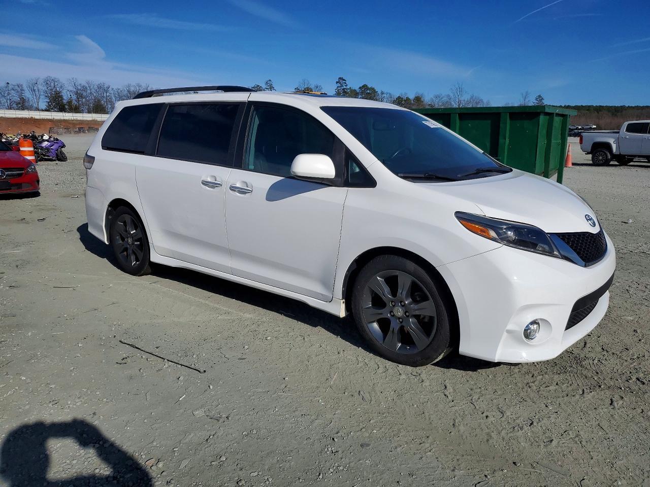 2016 TOYOTA SIENNA