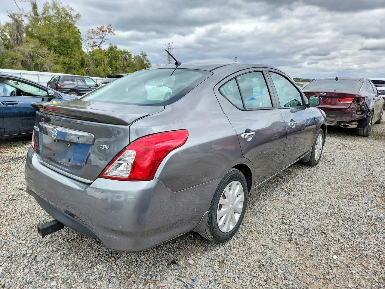 2017 NISSAN VERSA