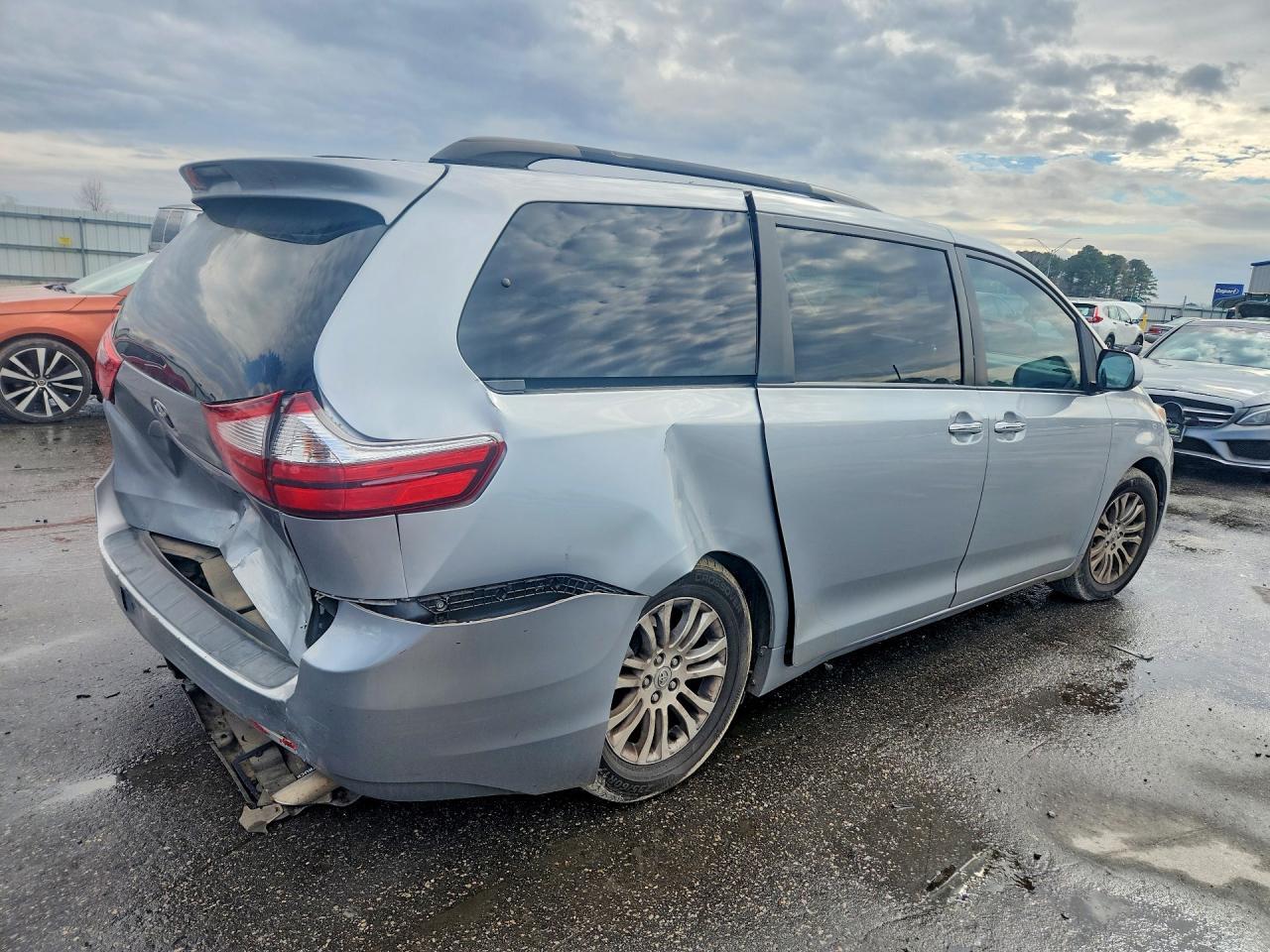 2015 TOYOTA SIENNA