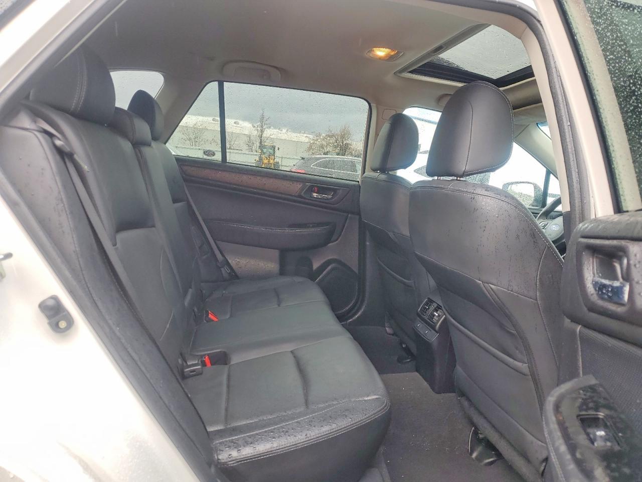 2017 SUBARU Outback