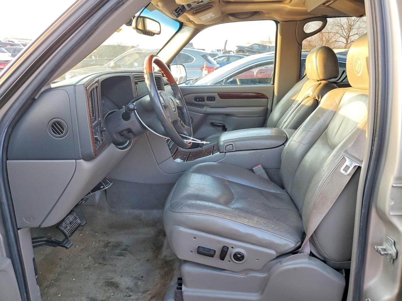 2004 CADILLAC Escalade ESV