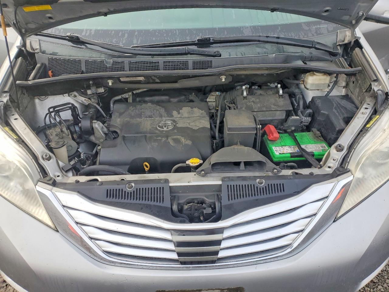 2013 TOYOTA SIENNA