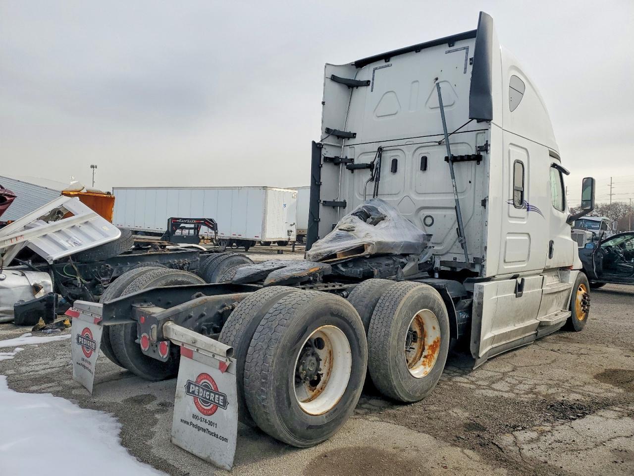 2020 FREIGHTLINER CASCADIA 126