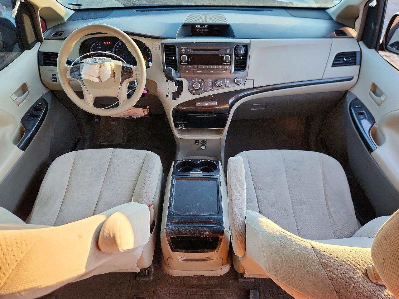 2012 TOYOTA SIENNA