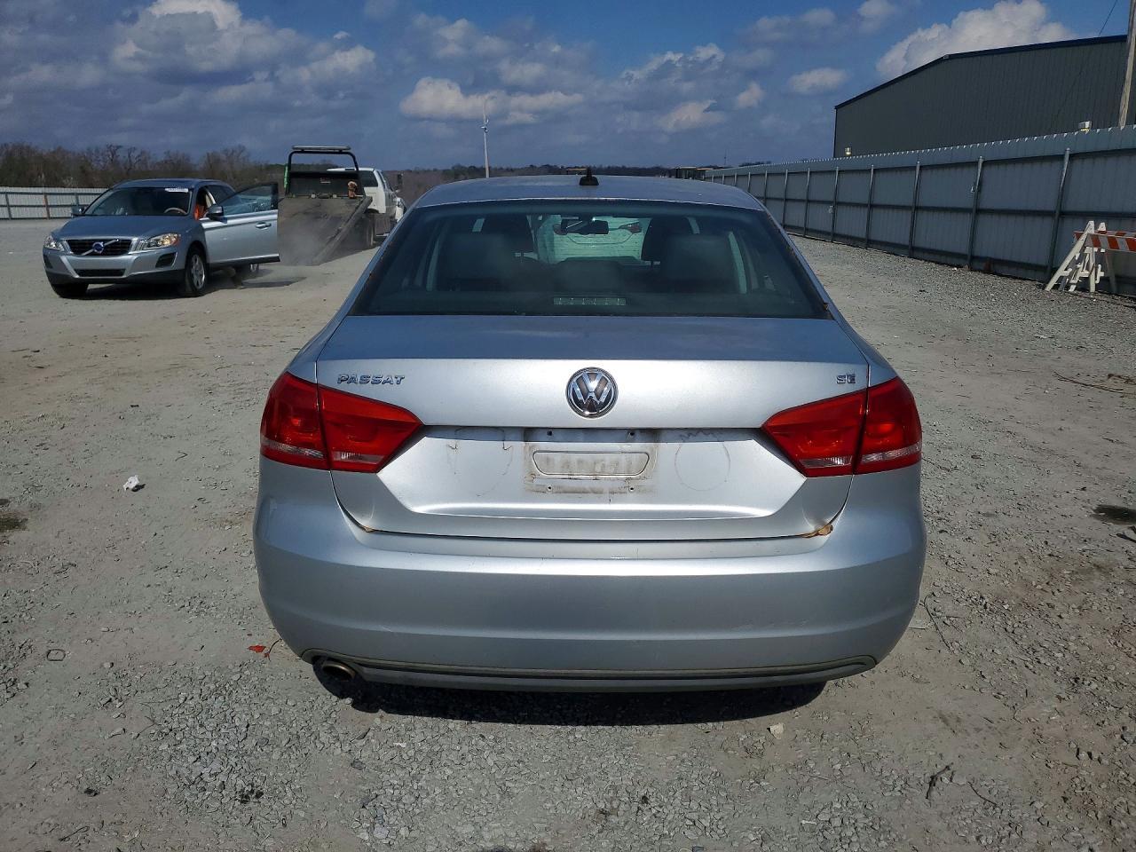 2012 VOLKSWAGEN Passat