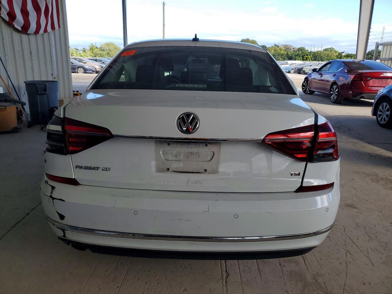 2017 VOLKSWAGEN Passat