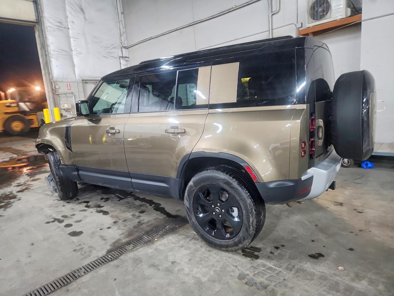 2025 LAND ROVER Defender