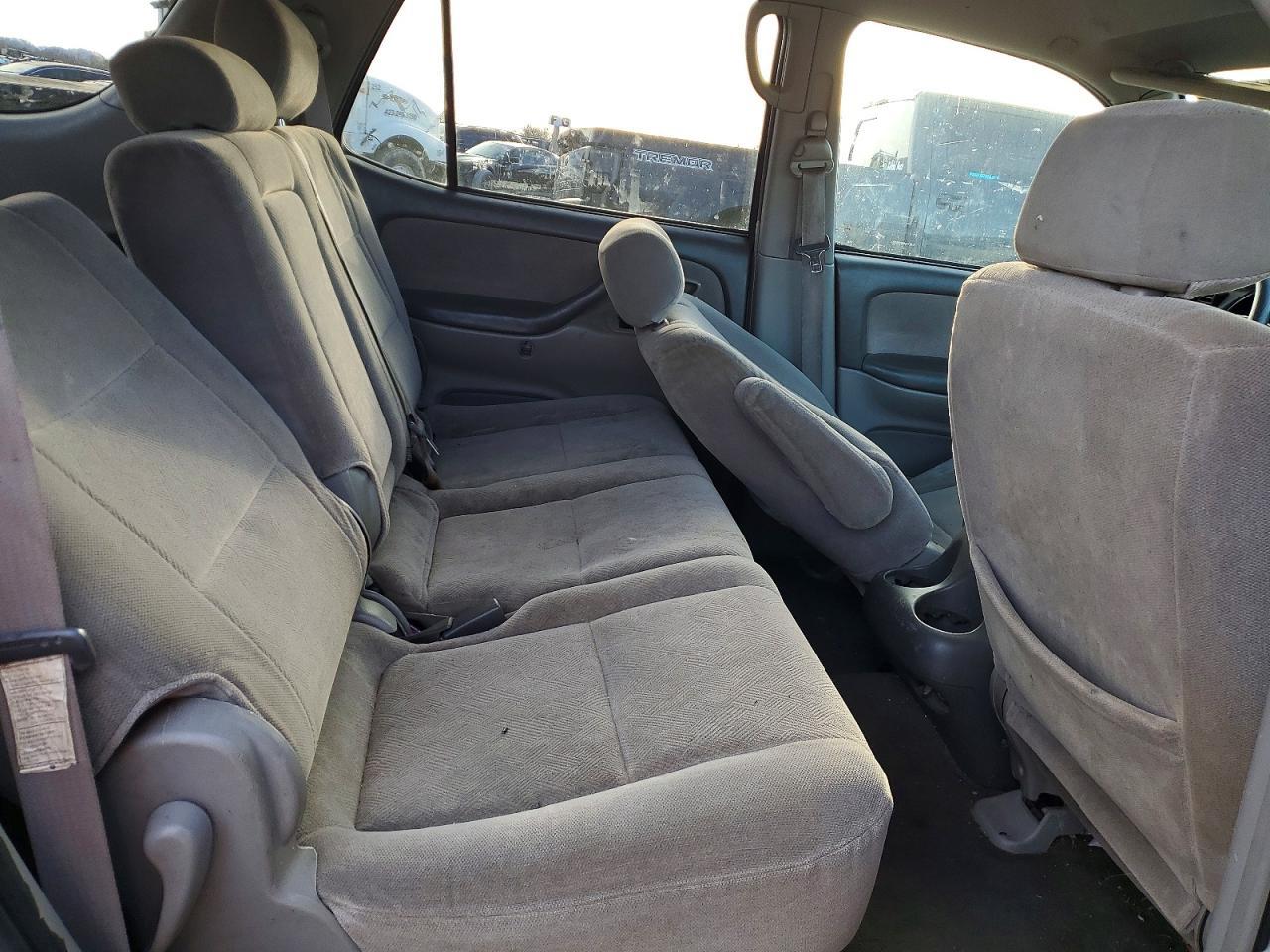 2002 TOYOTA Sequoia